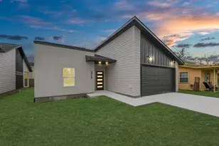 319 E Gulf St, Baytown, TX 77520 - Photo 1