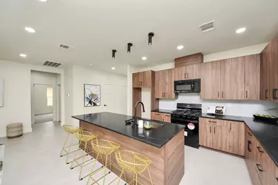 319 E Gulf Street, Baytown, TX 77520 - Photo 5