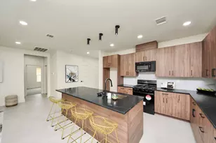 319 E Gulf St, Baytown, TX 77520 - Photo 5