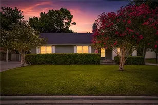 511 W Val Verde St, Brenham, TX 77833 - Photo 1