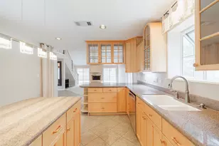 519 E Hillary Cir, Sugar Land, TX 77498 - Photo 9