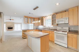 519 E Hillary Cir, Sugar Land, TX 77498 - Photo 13