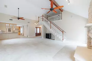 519 E Hillary Cir, Sugar Land, TX 77498 - Photo 5