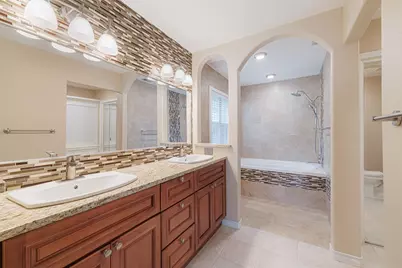 519 E Hillary Circle, Sugar Land, TX 77498 - Photo 17