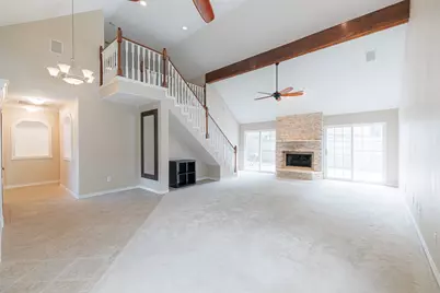 519 E Hillary Circle, Sugar Land, TX 77498 - Photo 9