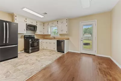 511 Jones Road, Highlands, TX 77562 - Photo 9