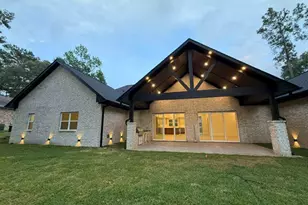1920 Foxbriar Dr, Huntsville, TX 77340 - Photo 3