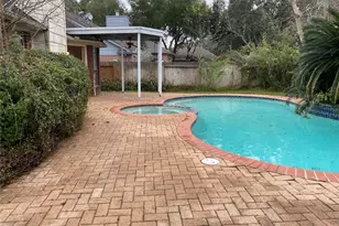 215 W New Meadows Dr, Sugar Land, TX 77479 - Photo 29