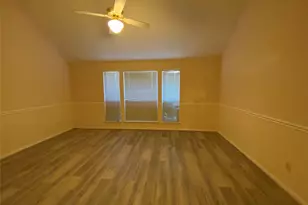 215 W New Meadows Dr, Sugar Land, TX 77479 - Photo 11