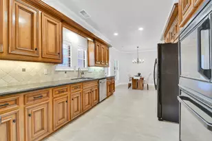 202 Victoria Way, Friendswood, TX 77546 - Photo 5