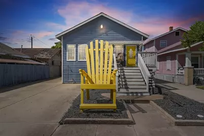 3024 Avenue R 1/2, Galveston, TX 77550 - Photo 1