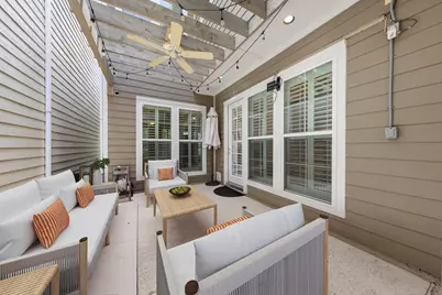 19 E Breezy Way, The Woodlands, TX 77380 - Photo 11