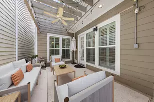 19 E Breezy Way, The Woodlands, TX 77380 - Photo 11