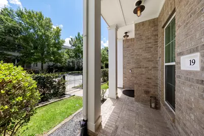 19 E Breezy Way, The Woodlands, TX 77380 - Photo 3