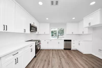 2726 Valley Forest Drive, Missouri City, TX 77489 - Photo 3