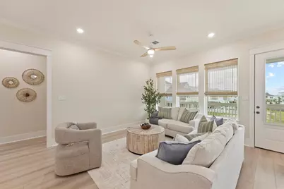 4046 Miramar Court, Galveston, TX 77554 - Photo 9