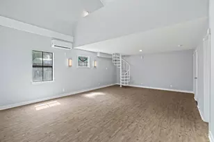 204 E Houston St, Highlands, TX 77562 - Photo 3