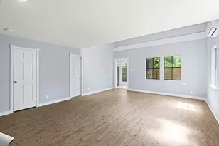 204 E Houston St, Highlands, TX 77562 - Photo 3