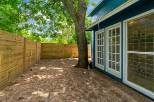 204 E Houston St, Highlands, TX 77562 - Photo 1