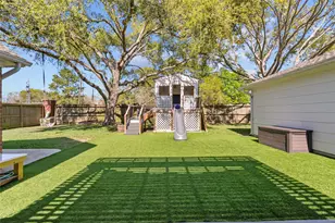 1009 Sable Dr, Friendswood, TX 77546 - Photo 11