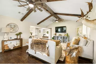 1209 Kansas Avenue S, Anahuac, TX 77514 - Photo 5