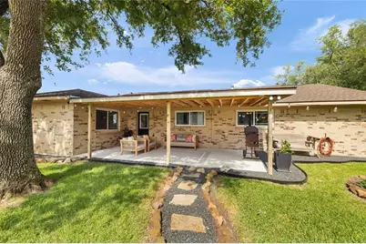 1209 Kansas Avenue S, Anahuac, TX 77514 - Photo 21