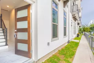 5836 E Post Oak Ln, Houston, TX 77055 - Photo 1