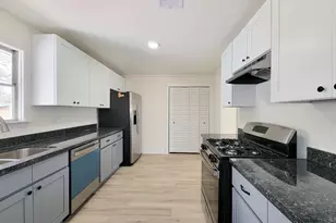 301 Cypress St, Lake Jackson, TX 77566 - Photo 11