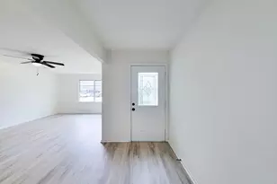 301 Cypress St, Lake Jackson, TX 77566 - Photo 3