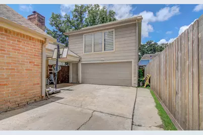 6602 Castle Lane Drive, Houston, TX 77066 - Photo 5
