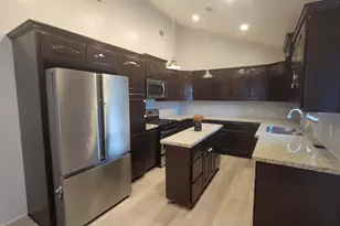 208 Battlebell Rd, Highlands, TX 77562 - Photo 3