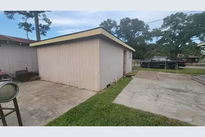 208 Battlebell Road, Highlands, TX 77562 - Photo 17