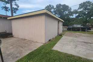 208 Battlebell Rd, Highlands, TX 77562 - Photo 17