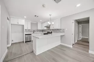 8129 Linda Vista Rd, Houston, TX 77028 - Photo 9