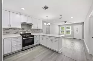 8129 Linda Vista Rd, Houston, TX 77028 - Photo 11