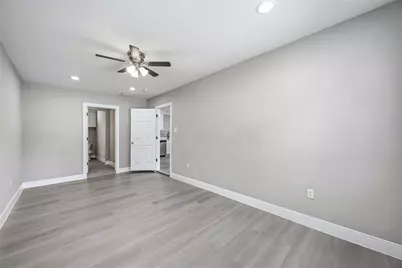 8129 Linda Vista Road, Houston, TX 77028 - Photo 13