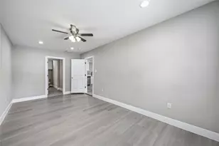 8129 Linda Vista Rd, Houston, TX 77028 - Photo 13