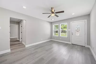 8129 Linda Vista Road, Houston, TX 77028 - Photo 5
