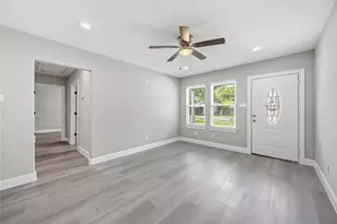 8129 Linda Vista Rd, Houston, TX 77028 - Photo 5