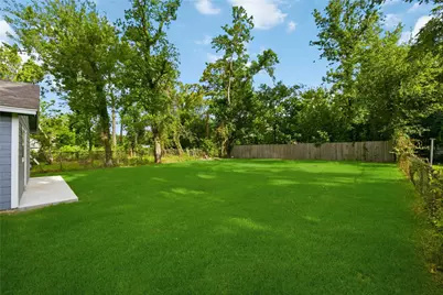 8129 Linda Vista Road, Houston, TX 77028 - Photo 25