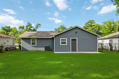 8129 Linda Vista Road, Houston, TX 77028 - Photo 27