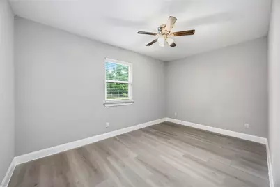 8129 Linda Vista Road, Houston, TX 77028 - Photo 19