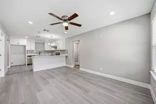 8129 Linda Vista Rd, Houston, TX 77028 - Photo 7