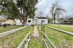 1827 Neuman St, La Marque, TX 77568 - Photo 1