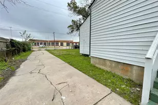 1827 Neuman St, La Marque, TX 77568 - Photo 5