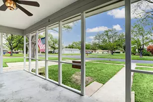1717 11th St N, Texas City, TX 77590 - Photo 5