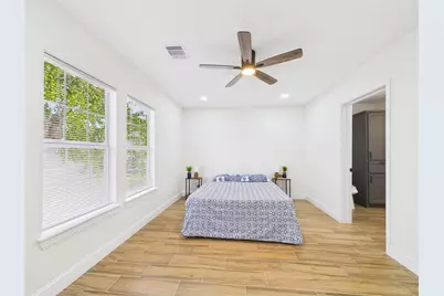 529 W 4th St, Freeport, TX 77541 - Photo 13