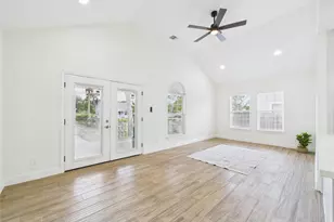 529 W 4th St, Freeport, TX 77541 - Photo 7