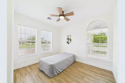 529 W 4th St, Freeport, TX 77541 - Photo 15