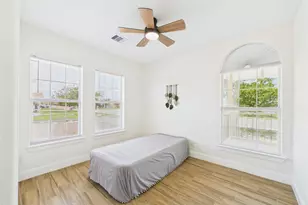 529 W 4th St, Freeport, TX 77541 - Photo 15